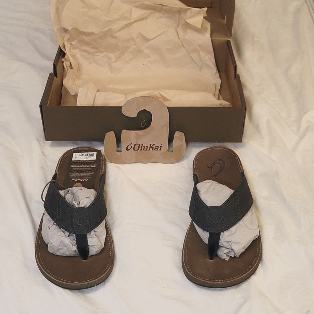 OluKai Nui trench blue men's flip flops - 11 M